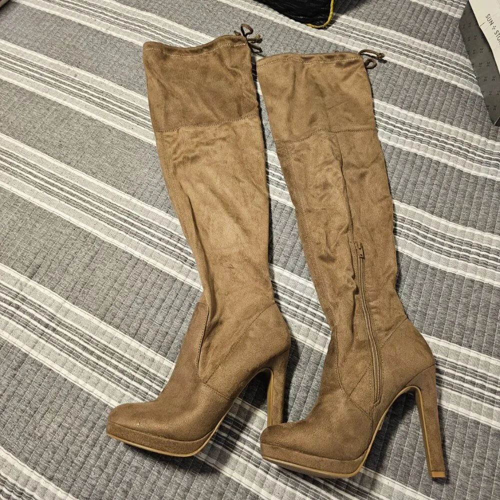 CHARLOTTE RUSSE LIGHT BROWN KNEE HIGH BOOTS SIZE 8